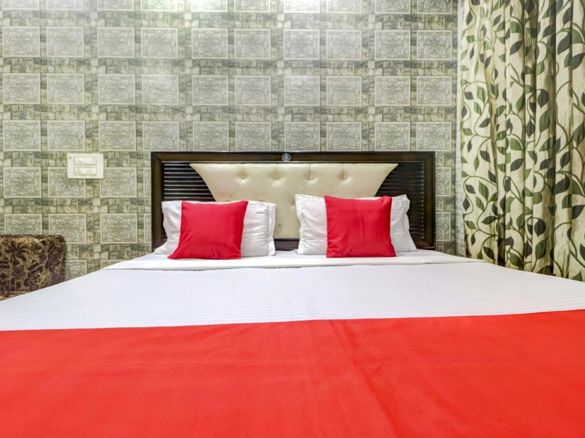 Oyo 77454 Hotel Prince Palace Patiāla Exteriör bild