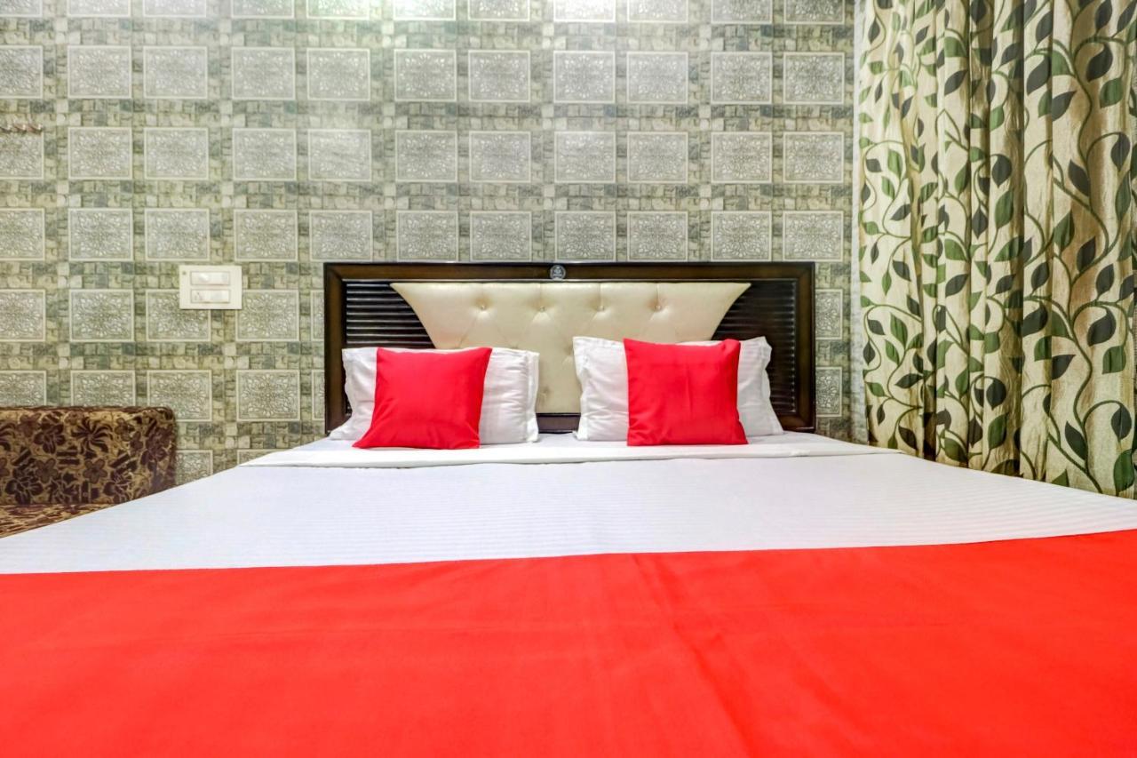 Oyo 77454 Hotel Prince Palace Patiāla Exteriör bild